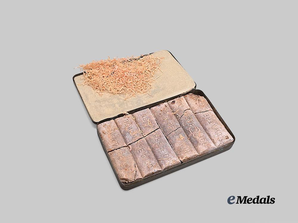 united_kingdom._a_boer_war_chocolate_tin,_complete_with_original_chocolate,1900_e_medals__g_b8560_5