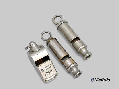 united_kingdom._a_lot_of_three_second_war_whistles_e_medals__g_b8571_2