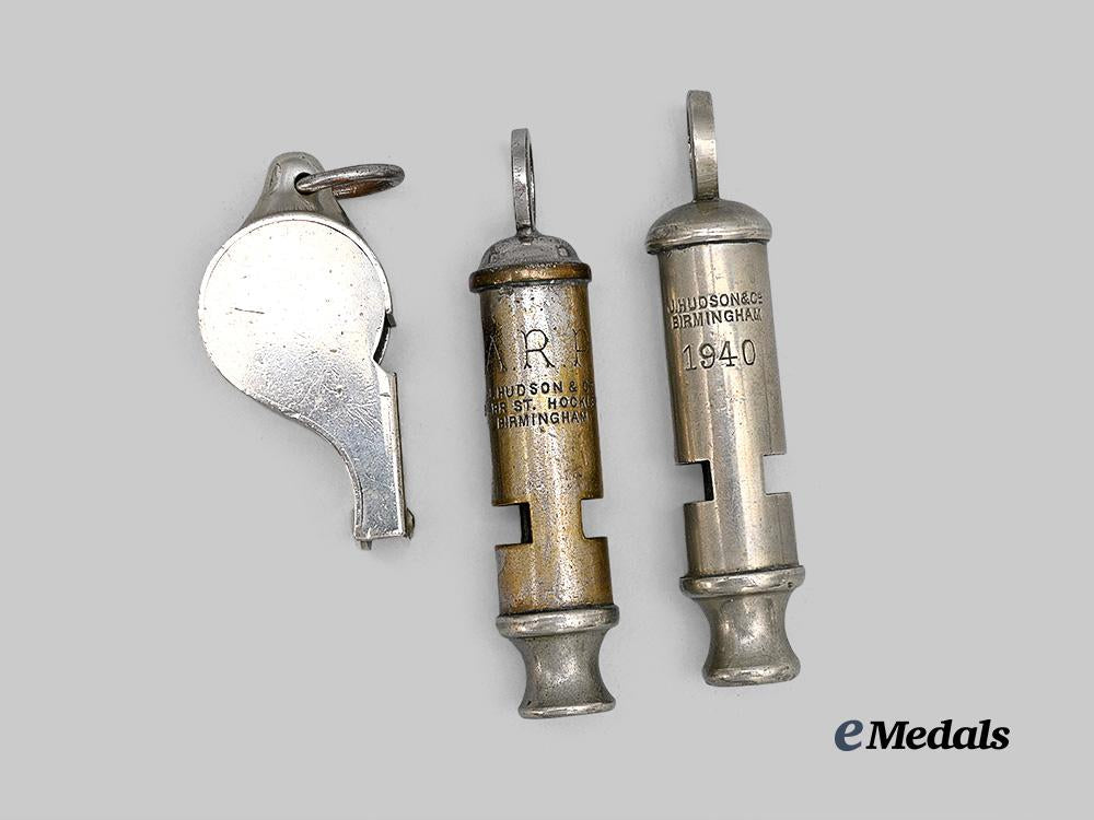 united_kingdom._a_lot_of_three_second_war_whistles_e_medals__g_b8571_3
