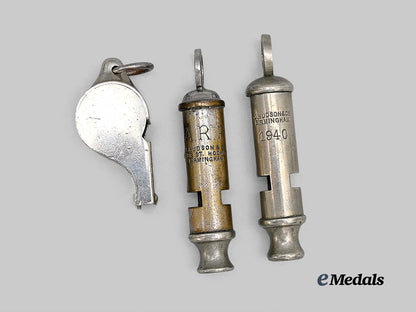 united_kingdom._a_lot_of_three_second_war_whistles_e_medals__g_b8571_3