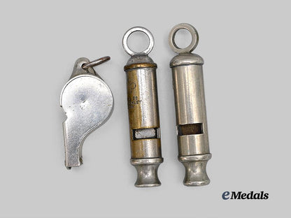 united_kingdom._a_lot_of_three_second_war_whistles_e_medals__g_b8571_4