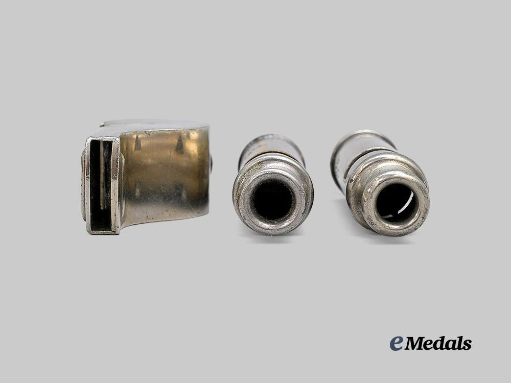 united_kingdom._a_lot_of_three_second_war_whistles_e_medals__g_b8571_5
