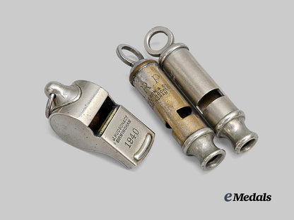 united_kingdom._a_lot_of_three_second_war_whistles_e_medals__g_b8571_7