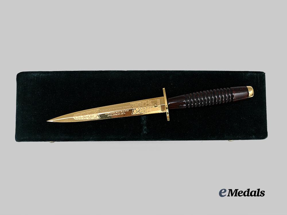 united_kingdom._a_commemorative_commando_knife,"_the_invasion_of_the_solomons"_e_medals__g_b8598_5