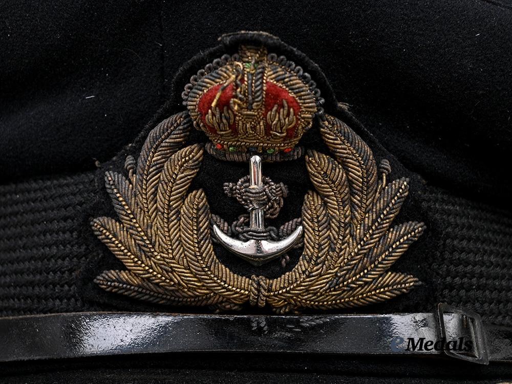 united_kingdom._an_early_war_royal_navy_captain's_visor,_c.1940_e_medals__g_b8611_12