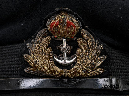 united_kingdom._an_early_war_royal_navy_captain's_visor,_c.1940_e_medals__g_b8611_12