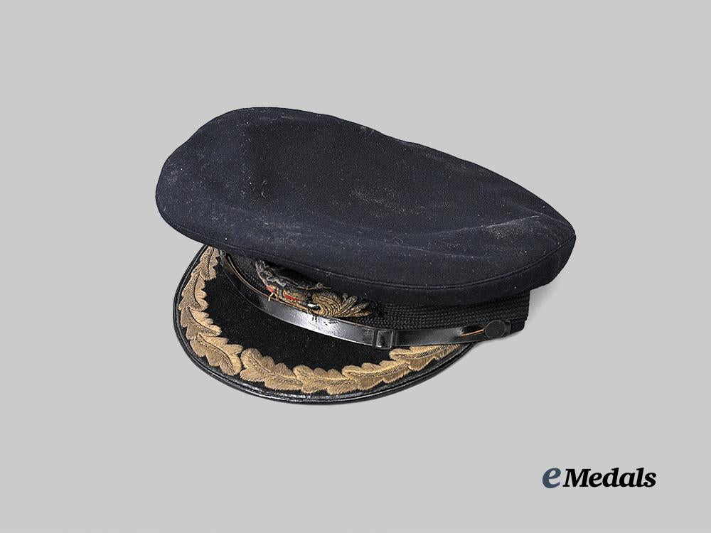 united_kingdom._an_early_war_royal_navy_captain's_visor,_c.1940_e_medals__g_b8611_4