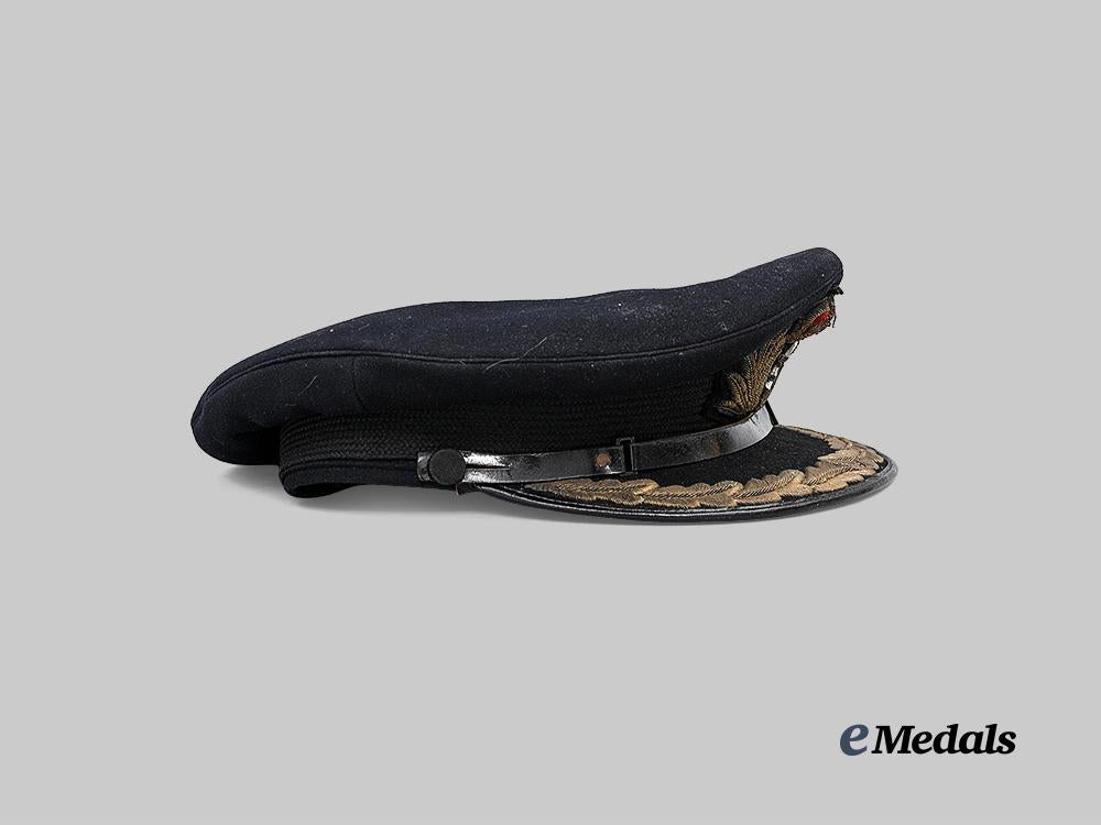 united_kingdom._an_early_war_royal_navy_captain's_visor,_c.1940_e_medals__g_b8611_6