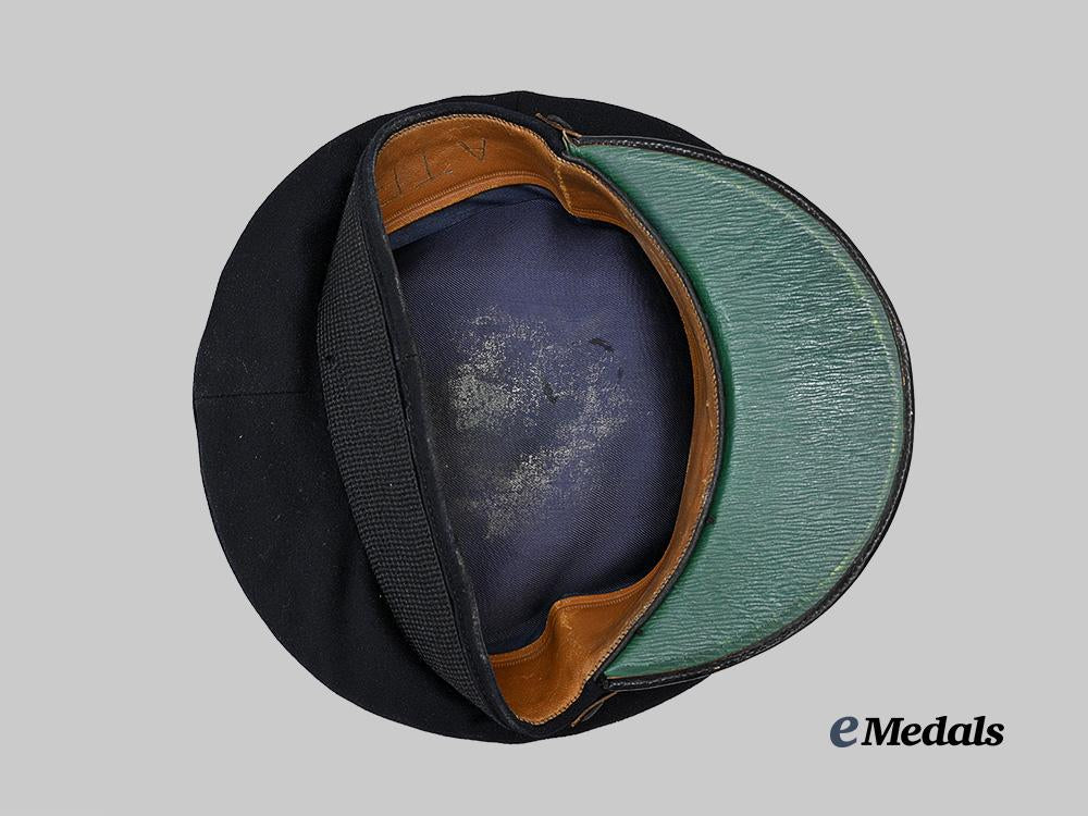 united_kingdom._an_early_war_royal_navy_captain's_visor,_c.1940_e_medals__g_b8611_9