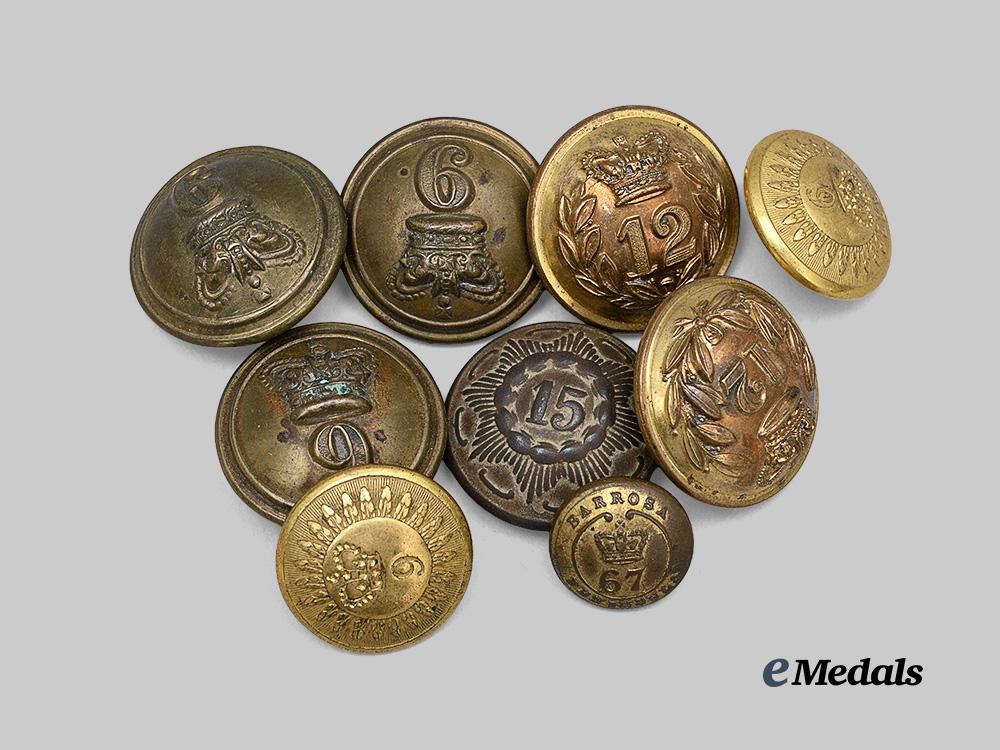 united_kingdom._a_lot_of_regiment_of_foot_buttons_e_medals__g_b8618_2