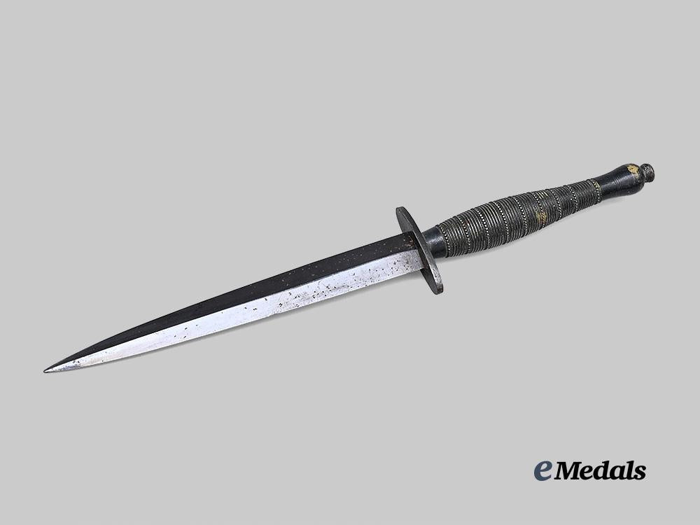 united_kingdom._a_beaded&_ribbed_wilkinson_third_pattern_fairbairn_sykes_fighting_knife_e_medals__g_b8651_2
