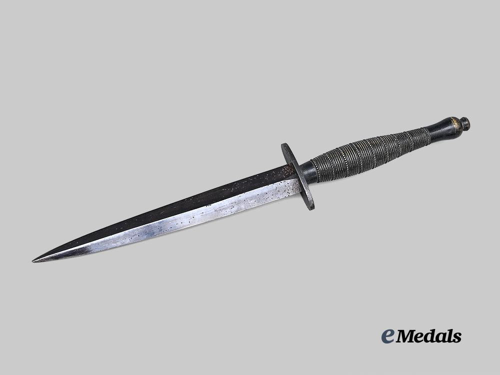 united_kingdom._a_beaded&_ribbed_wilkinson_third_pattern_fairbairn_sykes_fighting_knife_e_medals__g_b8651_3