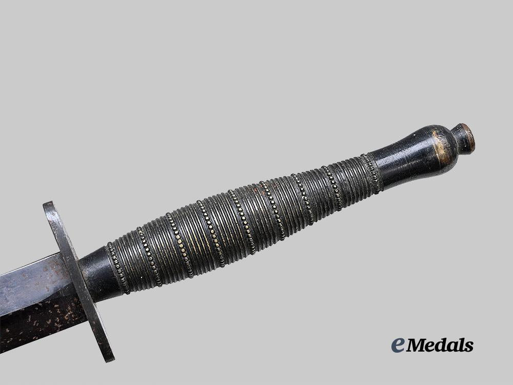 united_kingdom._a_beaded&_ribbed_wilkinson_third_pattern_fairbairn_sykes_fighting_knife_e_medals__g_b8651_4