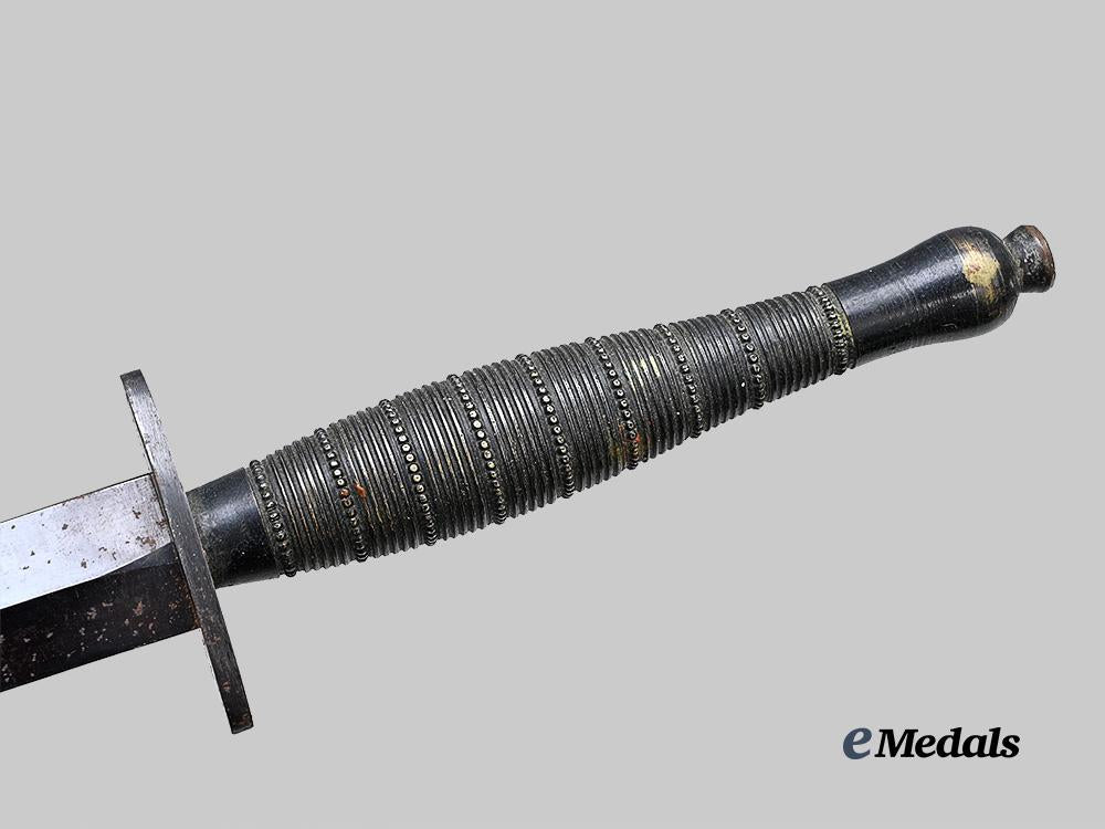 united_kingdom._a_beaded&_ribbed_wilkinson_third_pattern_fairbairn_sykes_fighting_knife_e_medals__g_b8651_5