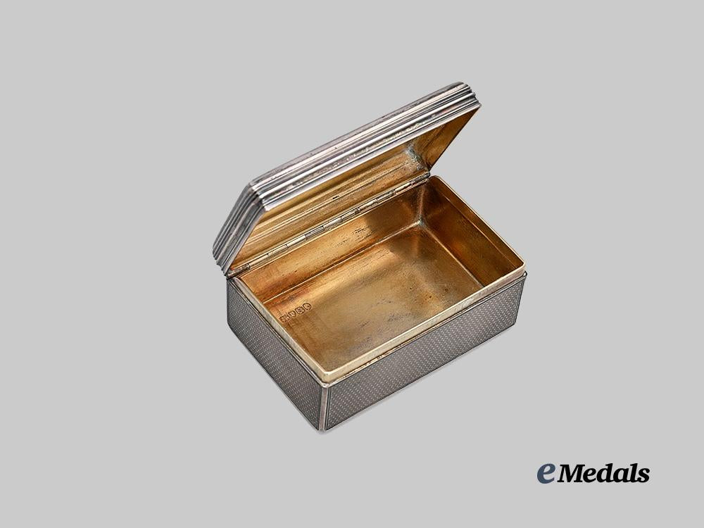 united_kingdom._a_silver_snuff_box,_by_j._ivings,1851_e_medals__g_b8654_3