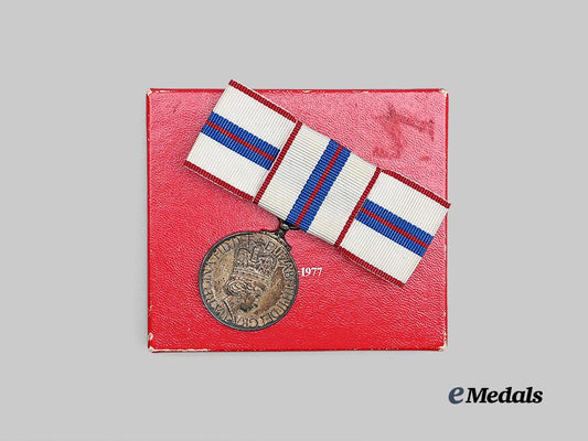 canada,_commonwealth._a_queen_elizabeth_i_i_silver_jubilee_medal,_for_ladies,_in_case_e_medals__g_b8658_4