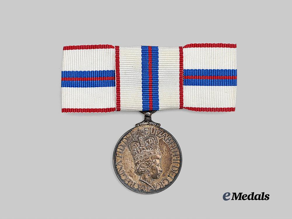 canada,_commonwealth._a_queen_elizabeth_i_i_silver_jubilee_medal,_for_ladies,_in_case_e_medals__g_b8658_5