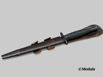 united_kingdom._a_fairbairn-_sykes_fighting_knife,_third_pattern_e_medals__g_b8698_2