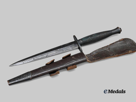 united_kingdom._a_fairbairn-_sykes_fighting_knife,_third_pattern_e_medals__g_b8698_3