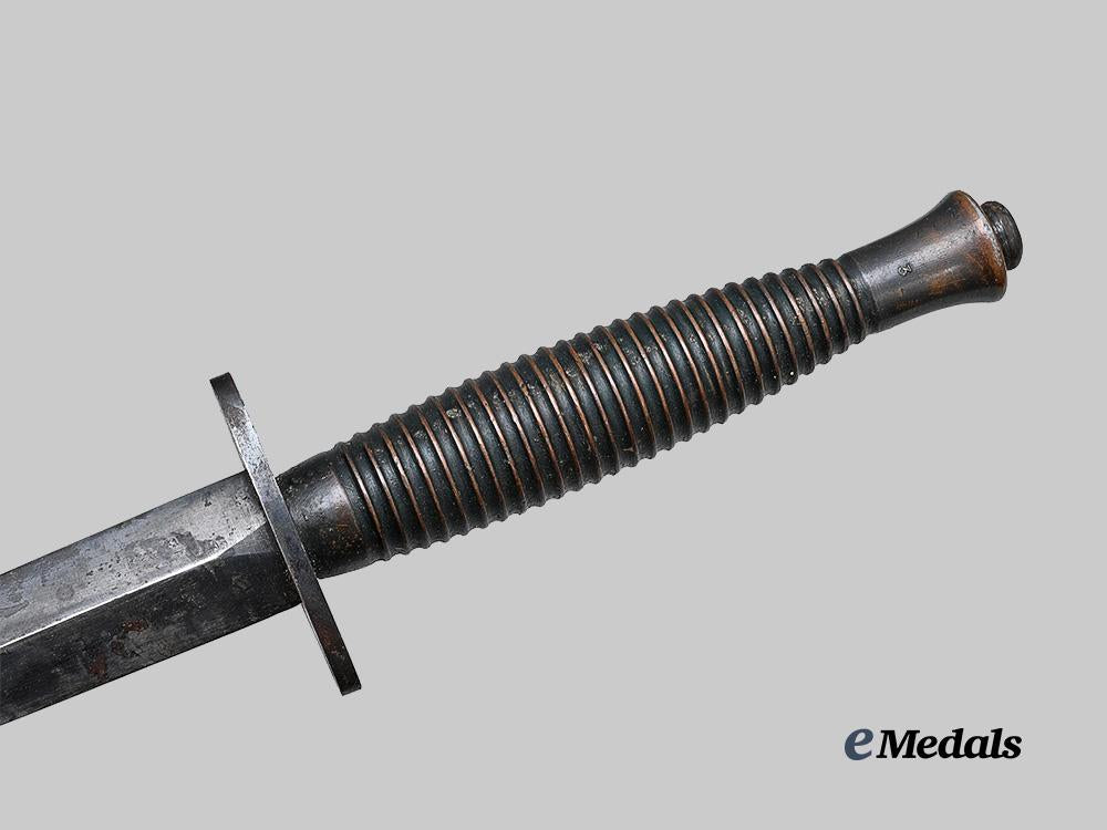 united_kingdom._a_fairbairn-_sykes_fighting_knife,_third_pattern_e_medals__g_b8698_6