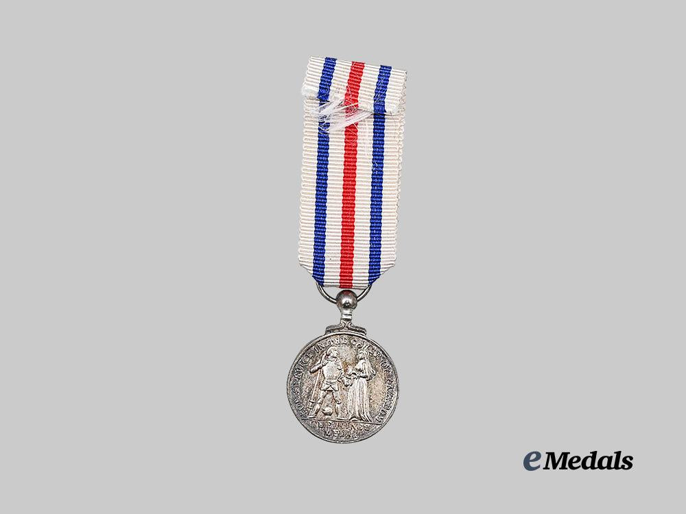 united_kingdom._a_king's_medal_for_courage,_with_miniature_e_medals__g_b8725_13