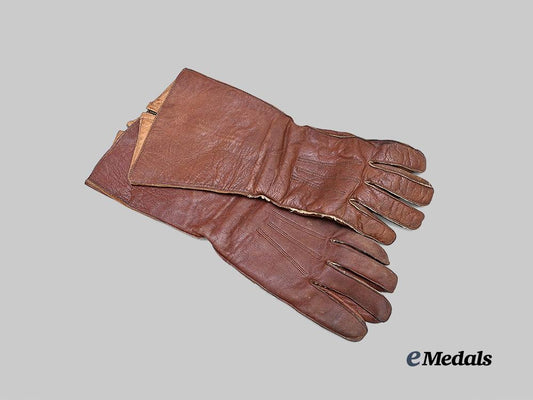 united_kingdom._a_pair_of_air_ministry_m33_pilot_gloves,_battle_of_britain_e_medals__g_b8742_2