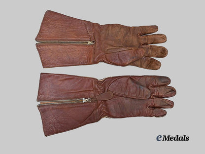 united_kingdom._a_pair_of_air_ministry_m33_pilot_gloves,_battle_of_britain_e_medals__g_b8742_4