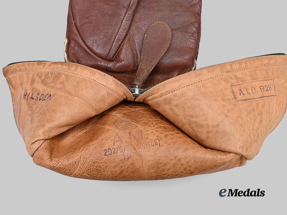 united_kingdom._a_pair_of_air_ministry_m33_pilot_gloves,_battle_of_britain_e_medals__g_b8742_7