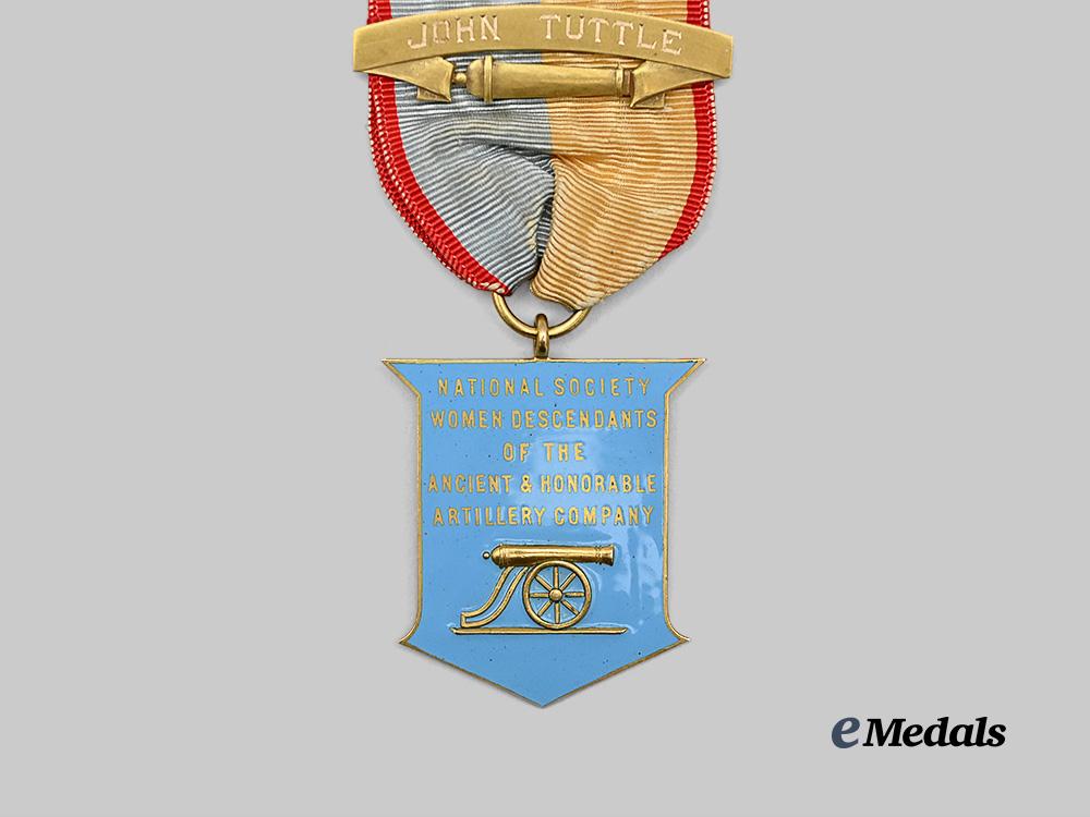united_states._a_women’s_descendants_of_the_ancient&_honourable_artillery_company_badge,_in_gold,_to_evelyn_marguerite_hutchins_yeager_e_medals__m0041-342_5