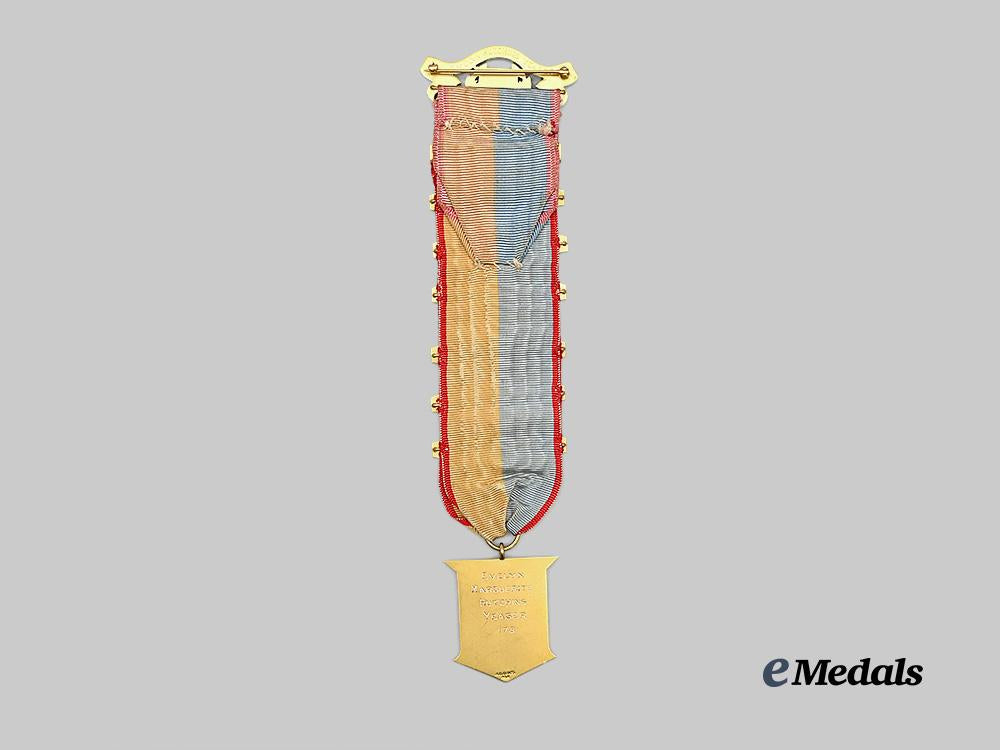 united_states._a_women’s_descendants_of_the_ancient&_honourable_artillery_company_badge,_in_gold,_to_evelyn_marguerite_hutchins_yeager_e_medals__m0041-342_6