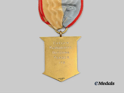 united_states._a_women’s_descendants_of_the_ancient&_honourable_artillery_company_badge,_in_gold,_to_evelyn_marguerite_hutchins_yeager_e_medals__m0041-342_7