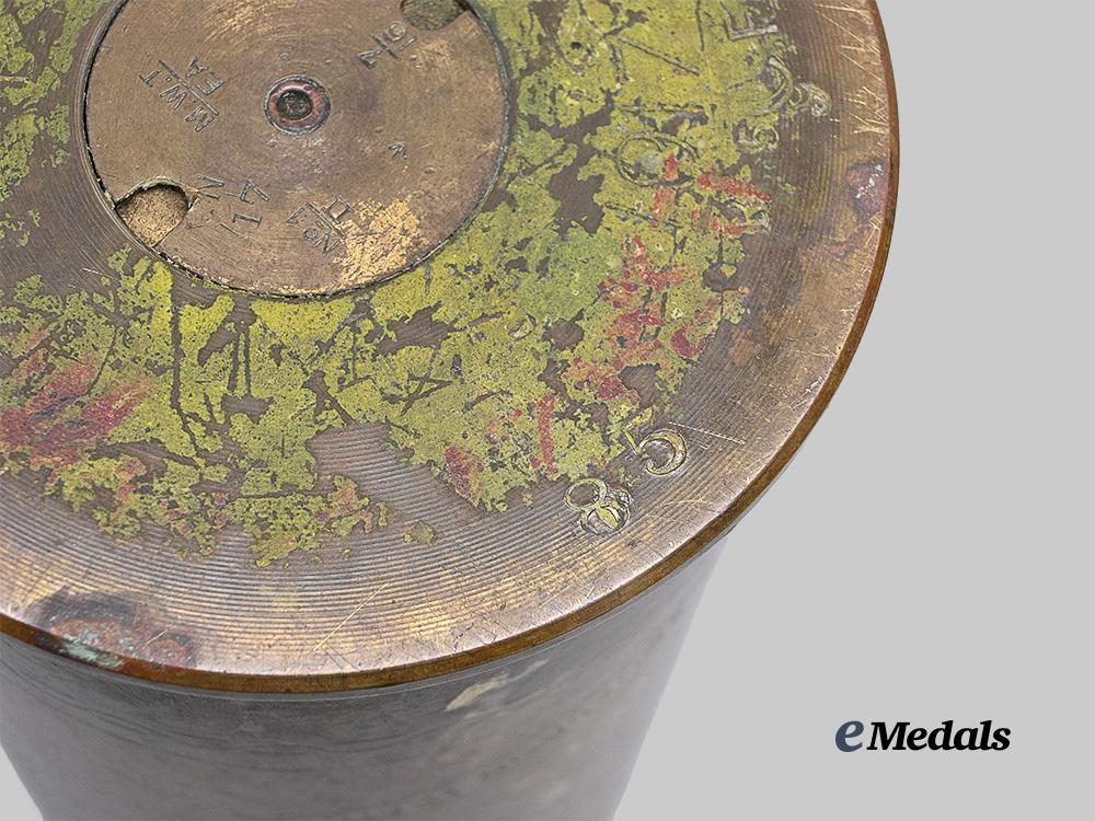 united_kingdom._a_no.70_squadron(_royal_flying_corps/_r_a_f)_trench_art_vase_e_medals__m0044-280_5