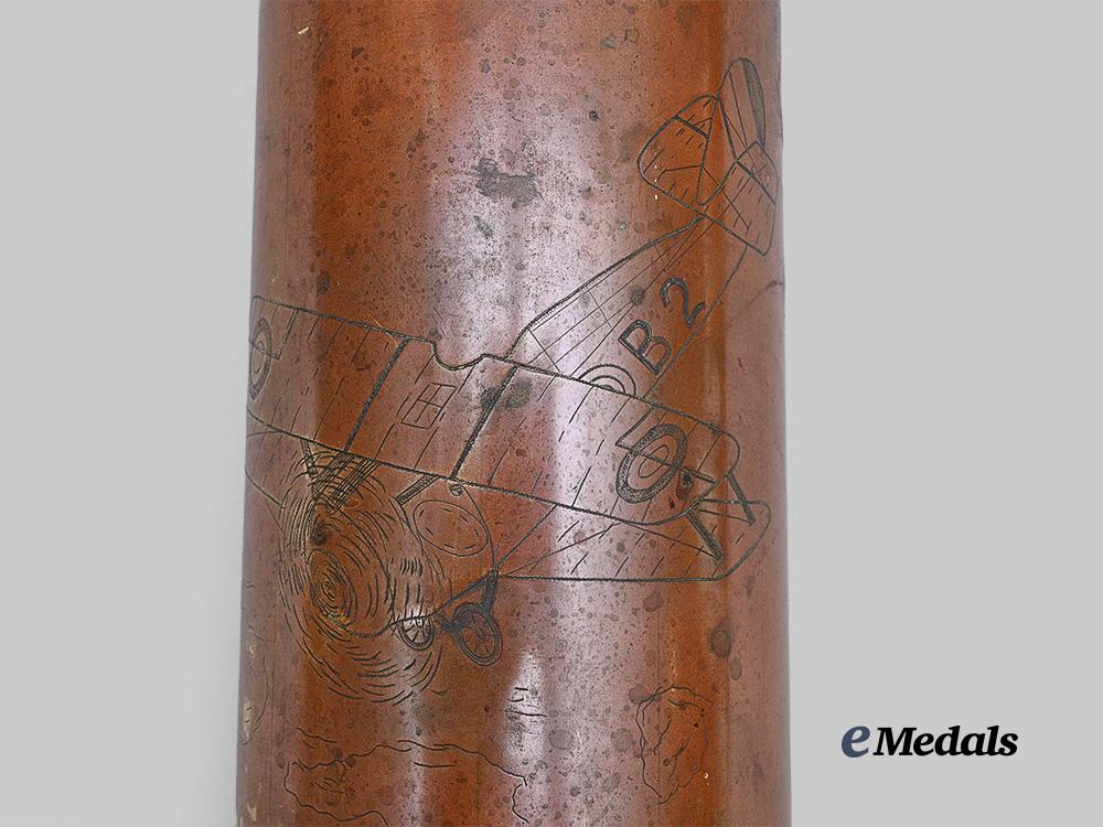 united_kingdom._a_no.70_squadron(_royal_flying_corps/_r_a_f)_trench_art_vase_e_medals__m0044-280_6
