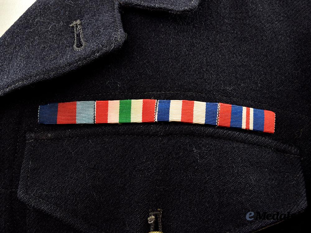 united_kingdom._a_royal_navy_lieutenant's_working_dress_jacket,_with_visor_cap_and_cover,_c.1945_e_medals__m0076-164-1_11
