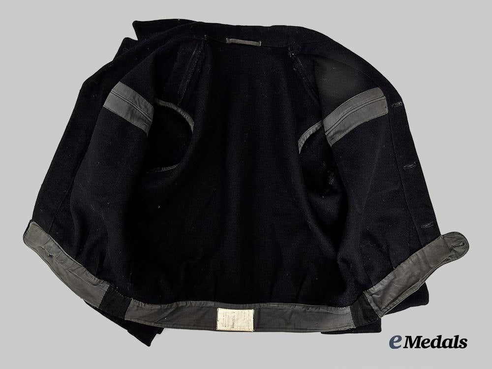 united_kingdom._a_royal_navy_lieutenant's_working_dress_jacket,_with_visor_cap_and_cover,_c.1945_e_medals__m0076-164-1_12