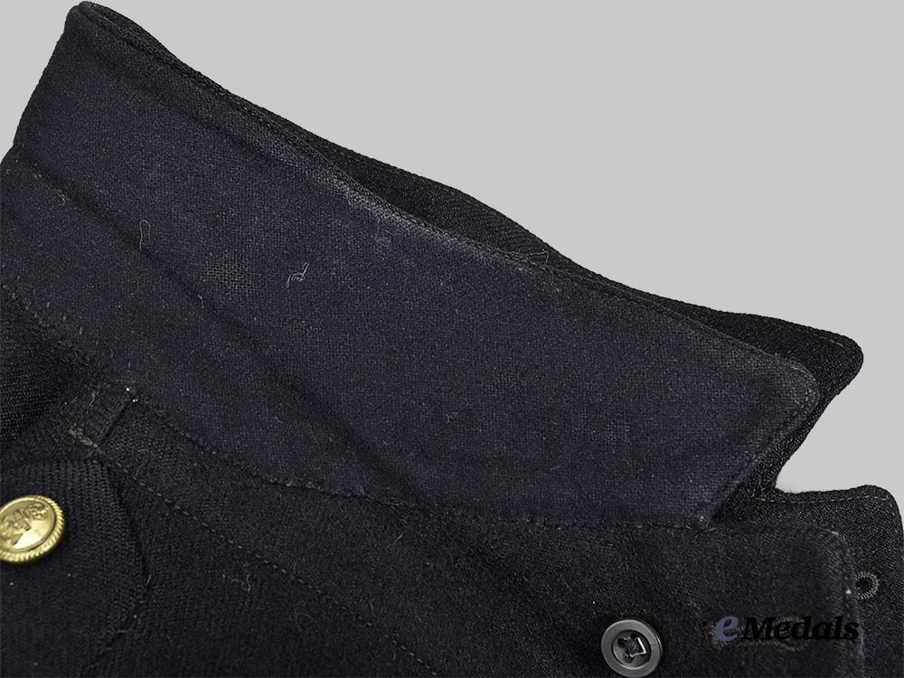 united_kingdom._a_royal_navy_lieutenant's_working_dress_jacket,_with_visor_cap_and_cover,_c.1945_e_medals__m0076-164-1_14