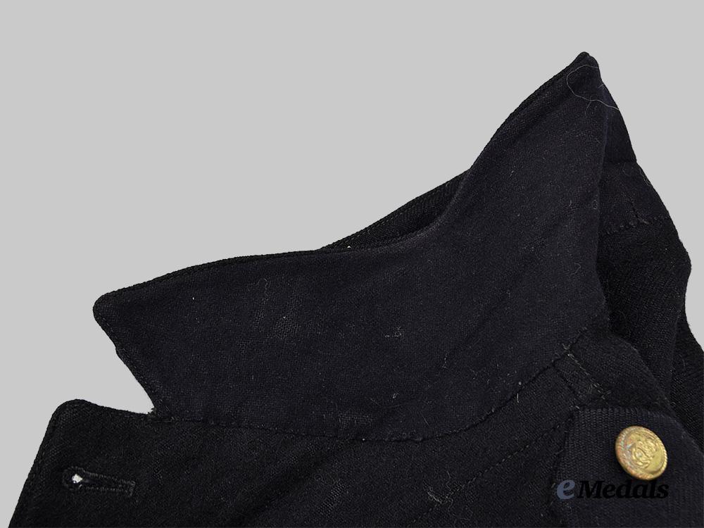 united_kingdom._a_royal_navy_lieutenant's_working_dress_jacket,_with_visor_cap_and_cover,_c.1945_e_medals__m0076-164-1_15