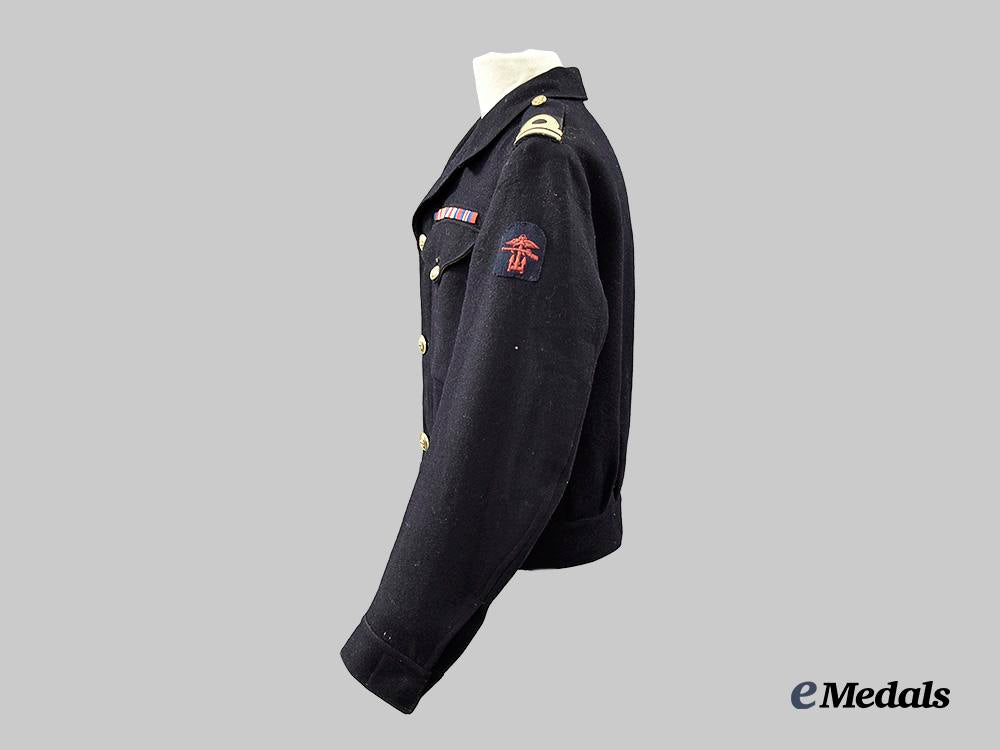 united_kingdom._a_royal_navy_lieutenant's_working_dress_jacket,_with_visor_cap_and_cover,_c.1945_e_medals__m0076-164-1_5