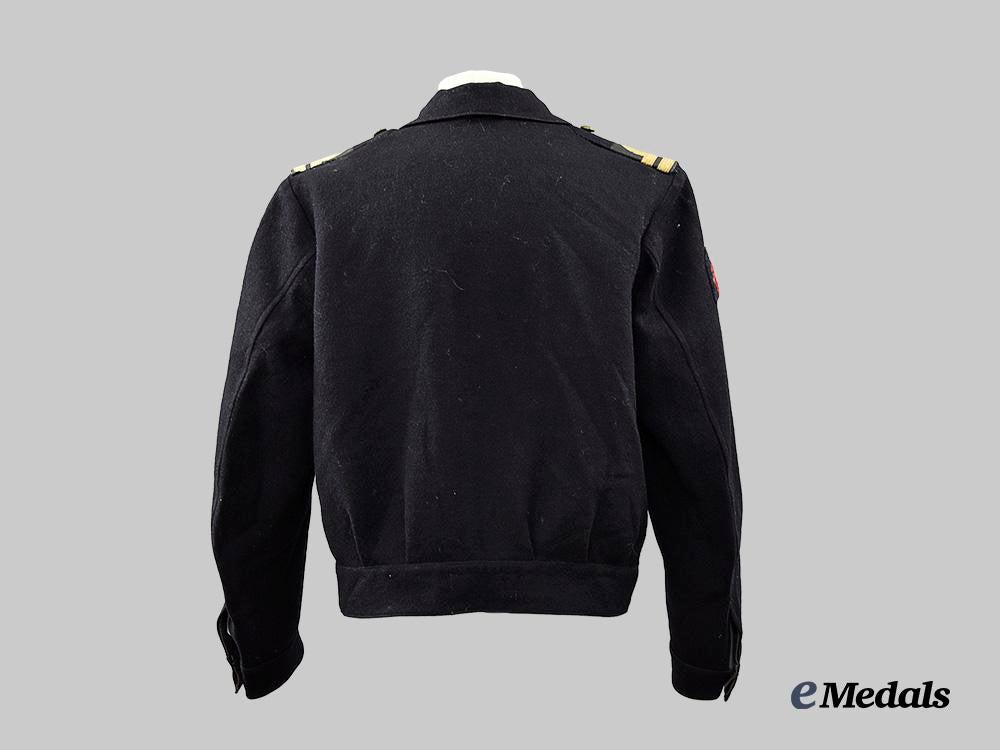 united_kingdom._a_royal_navy_lieutenant's_working_dress_jacket,_with_visor_cap_and_cover,_c.1945_e_medals__m0076-164-1_7
