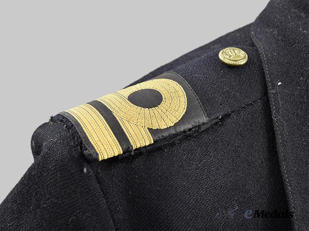 united_kingdom._a_royal_navy_lieutenant's_working_dress_jacket,_with_visor_cap_and_cover,_c.1945_e_medals__m0076-164-1_8