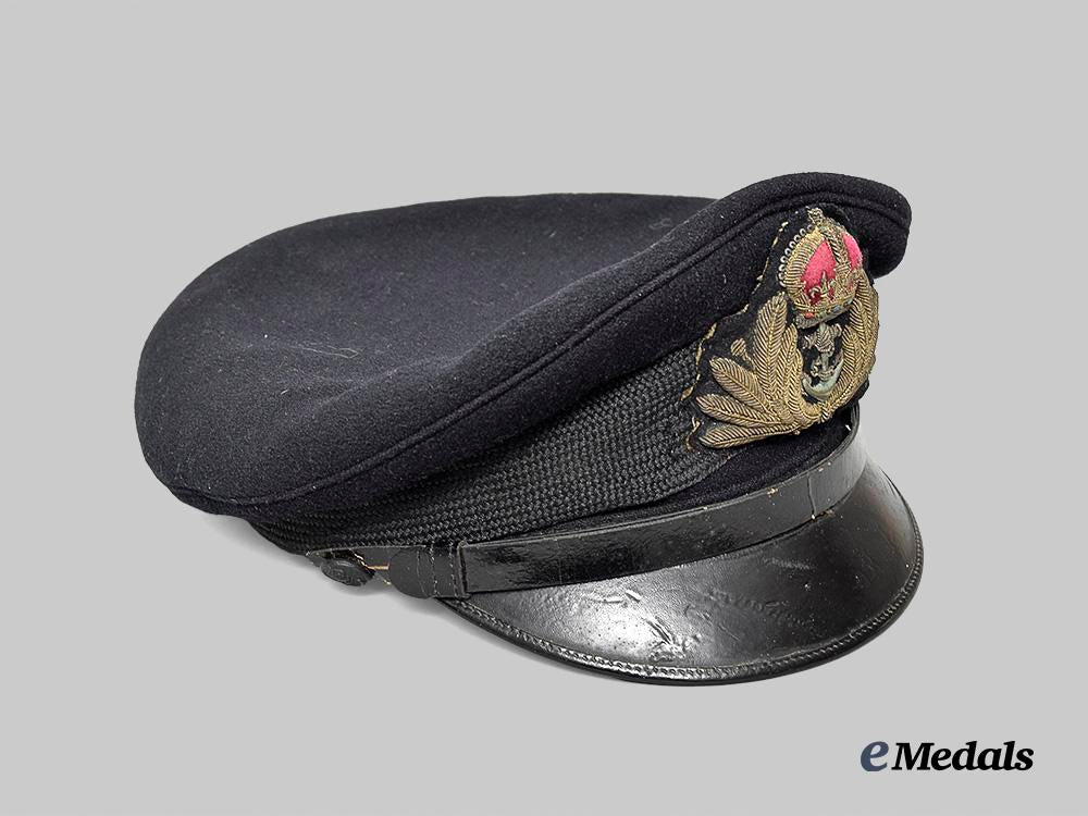 united_kingdom._a_royal_navy_lieutenant's_working_dress_jacket,_with_visor_cap_and_cover,_c.1945_e_medals__m0076-164-2_3