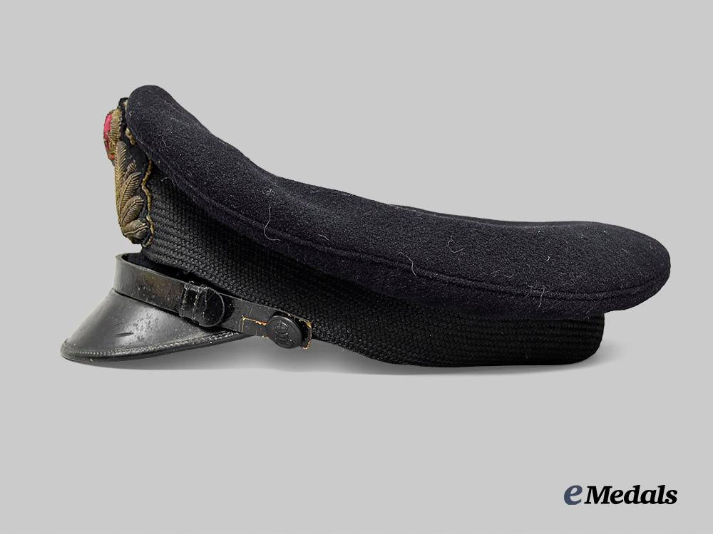 united_kingdom._a_royal_navy_lieutenant's_working_dress_jacket,_with_visor_cap_and_cover,_c.1945_e_medals__m0076-164-2_5