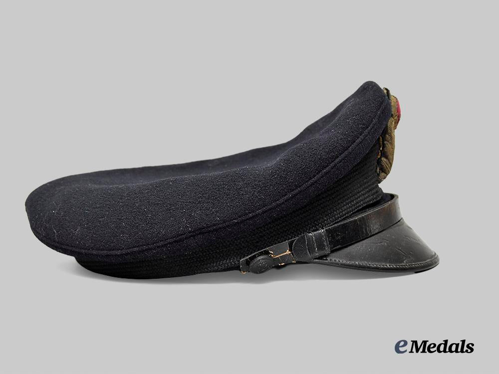 united_kingdom._a_royal_navy_lieutenant's_working_dress_jacket,_with_visor_cap_and_cover,_c.1945_e_medals__m0076-164-2_6