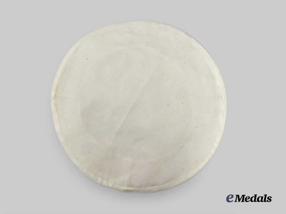 united_kingdom._a_royal_navy_lieutenant's_working_dress_jacket,_with_visor_cap_and_cover,_c.1945_e_medals__m0076-164-3_3