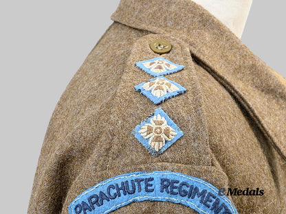 united_kingdom._a_parachute_regiment_lieutenant's_battle_dress_with_military_cross_bar,1944_e_medals__m0076-180_10