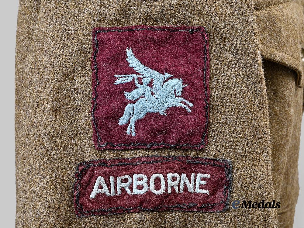 united_kingdom._a_parachute_regiment_lieutenant's_battle_dress_with_military_cross_bar,1944_e_medals__m0076-180_9