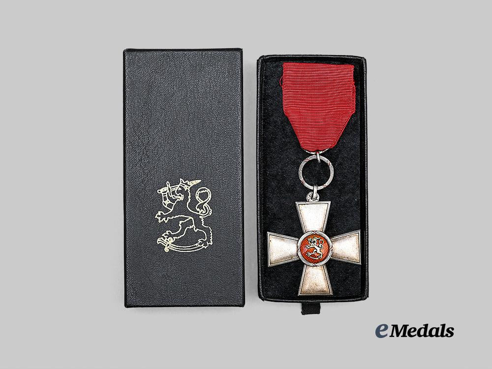 finland,_republic._an_order_of_the_lion,_cross_of_merit_in_case_e_medals__m0205-63_3