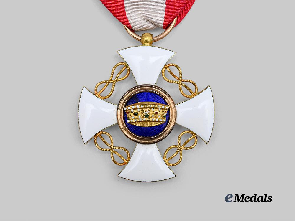 italy,_kingdom._an_order_of_the_crown,_knight_in_gold_e_medals__m0205-64_3