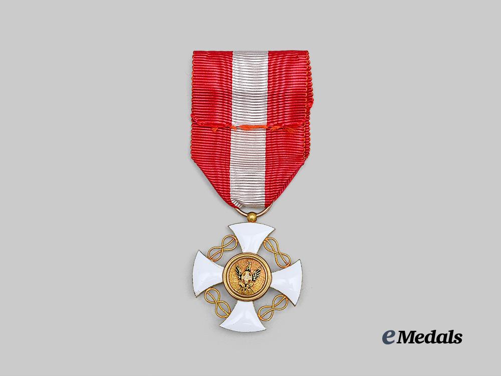 italy,_kingdom._an_order_of_the_crown,_knight_in_gold_e_medals__m0205-64_4