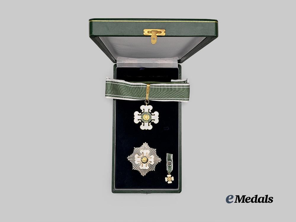 brazil,_republic._an_order_of_military_merit,_grand_officer_set_in_case,_c.1975_e_medals__m0332-35_3